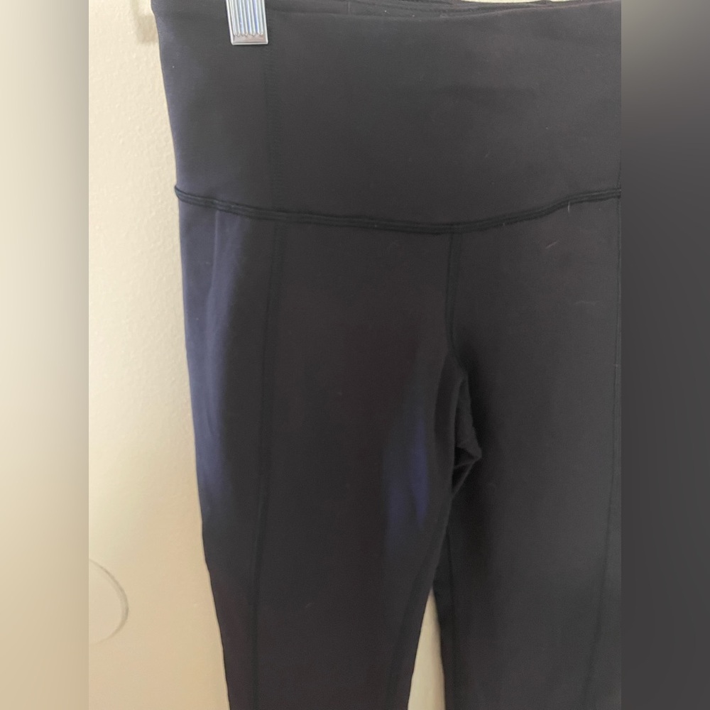 ✨Lululemon Crop Capri Leggings Gather & Crow Split Leg Size 2 - Picture 2 of 9